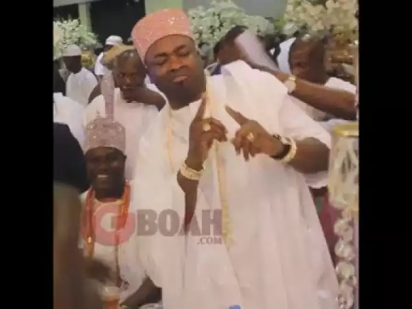 Video: Oba Elegushi Shows Off His Dancing Skills As The Ooni Of Ife Looks At Him & Smile At The Wedding